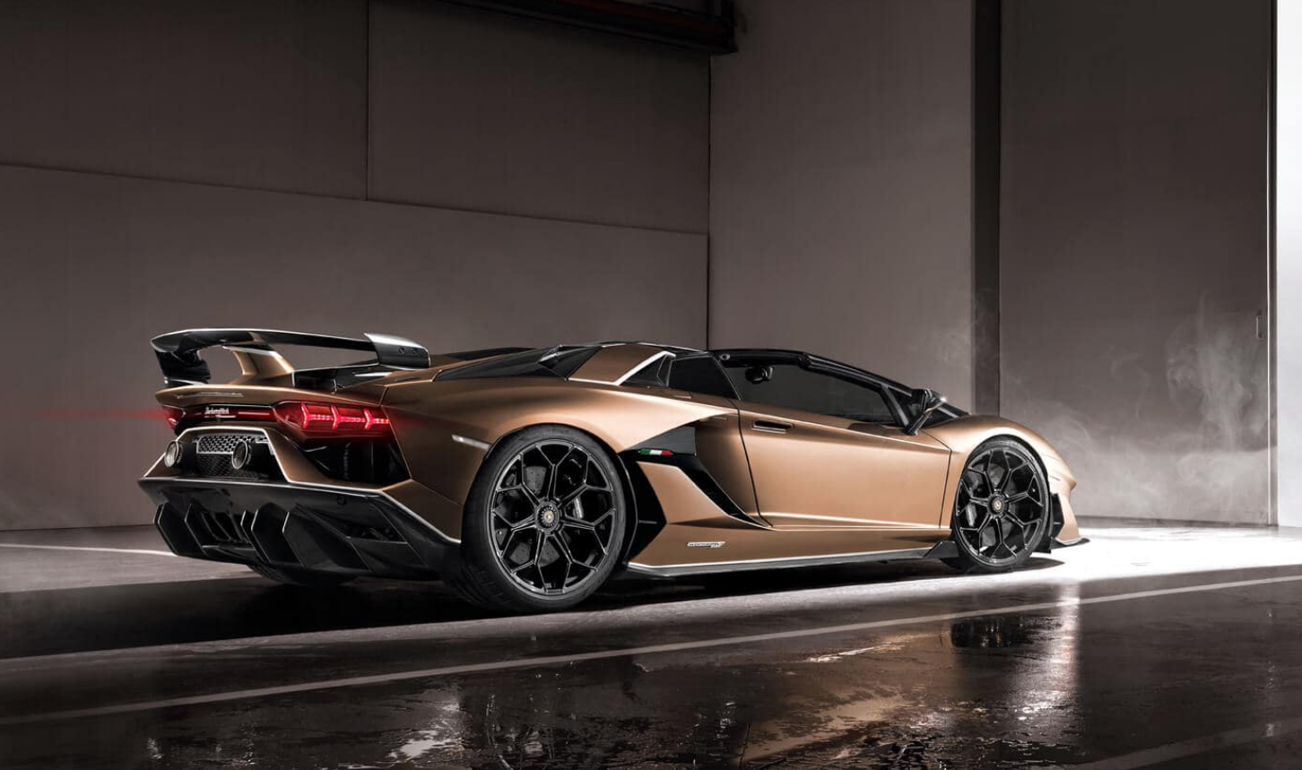Reveals Convertible Aventador SVJ Roadster